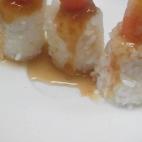 Lleva arroz, minizanahorias, gelatina, salsa de soja y miel. Aquí tienes la receta completa.