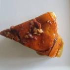 No lleva ni galletas ni bizcochos por lo que no entraña ningún problema para los celíacos. Puedes ver aquí cómo prepararla.