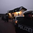 La Policía, frente a la vivienda de Montabaur.