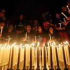 Vigilia con velas en Bhopal, India, donde en 1984 se prudujo un fatídico escape de pesticidas.