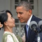 Con la líder opositora Aung San Suu Kyi de Myanmar.