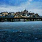 En este país las celebraciones también tienen un marcado carácter familiar. La tradición es que los niños salgan a la calle a pedir dulces. Con una pequeña diferencia los dulces no son de Santos o conejos ¡son de una bruja! Así que toca ...