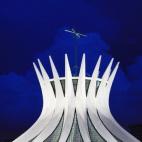 Quemar a Judas, el apóstol que traicionó a Jesús, es uno de las costumbres más famosas de la Semana Santa brasileña. La gente hace un muñeco de paja que cuelgan y queman por la calle, celebrando el final de la Cuaresma. Puedes descubrir ...