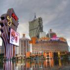 Macau resalta por su cultura y arte, además de por la peculiaridad de encontrar construcciones occidentales en pleno continente asiático, puesto que fue colonia portuguesa hasta 1999. De todos sus rincones, 25 de ellos son Patrimonio de la Hum...