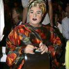 El escritor, activista y conocido drag queen Shangay Lily (cuyo verdadero nombre era Enrique Hinojosa Vázquez) falleció en Madrid el 11 de abril de 2016 tras una larga enfermedad. Fue un importante activista por la causa homosexual que escribi...