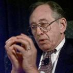 El escritor estadounidense Alvin Toffler falleció el lunes 27 de junio en Los Angeles a los 87 años. Autor del superventas El shock del futuro, destacó por su pensamiento de carácter profético y futurista con el que supo ver algunos de los ...