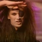 El fundador y cantante del grupo Dead or Alive, Pete Burns, falleció el domingo 23 de octubre a los 57 años debido a un paro cardíaco. Su banda se hizo famosa en 1985 con su éxito You Spin Me Round (Like a Record). Era reconocido por su apar...