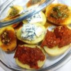 Facilísimas, resultonas y variadas: puedes probar con distintas salsas, quesos y mojos. Un apertivo o una guarnición perfectas cuya receta puedes ver completa aquí.