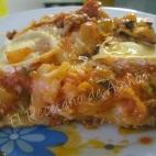 La lasaña o los canelones suelen ser platos latosos y con un montón de ingredientes que requieren distintas cocciones, freír y un toque de horno. En esta receta podrás saltarte la última parte: echa un vistazo.