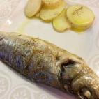 El título de la receta da la pista: su autora la ha titulado Lubina al horno con patatas muy fácil. ¿Será porque necesitas solamente lubinas, patatas, vino blanco, guindillas, aceite, sal y pimienta? ¿O porque está lista en menos de media ...