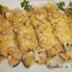 El verde de esta famosa salsa viene dado por el perejil, fundamental para la receta. Ten cuidado o tu casa se inundará de perejil: vas a usar esta salsa para todo. Y si no, mira la receta: facilísima.