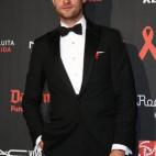 5c8b80b8240000f404a4e276