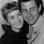 5c8aa4ee20000045046f76af