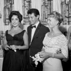 5c8aa4ee20000045046f76b1