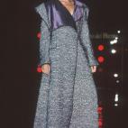 La top Nieves Álvarez, con un pedrodelhierro de la colección Otoño-Invierno de 2001-2002.