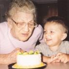 Esta foto fue tomada en junio de 2007. Irene Kowalski tenía entonces 83 años, y su bisnieto Tyler Scott, el niño de sus ojos, dos y medio. Irene falleció en marzo de 2008.