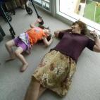 Olga Bischoff, de 94 años, con su bisnieta Kahlan Griffith, de 4 años.