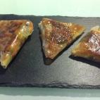 Por su aspecto recuerdan mucho a las samosas. Se elaboran con masa filo y por dentro llevan zanahoria, puerro, cebolletas y pimiento. Estos son los pasos para prepararlas.