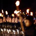 Boato militar y honores para Merkel