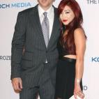 ¿Quiénes son?: Ella, camarera; él, actor de Hollywood. ¿Desde cuándo estaban juntos?: Se conocieron en 2004 y llevaban 11 años casados. ¿Tienen hijos?: Uno. ¿Cuándo y por qué rompieron?: Aunque no vivían juntos desde enero de 2016,...