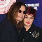 ¿Quiénes son?: Ella, presentadora de televisión; él, cantante. ¿Desde cuándo estaban juntos?: Empezaron a salir ¡en 1979! Y se casaron en Hawai en 1982. ¿Tienen hijos?: Tres, Aimee, Kelly y Jack, y también dos nietos, Pearl y Andy Ro...