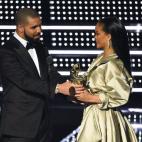 ¿Quiénes son?: Músicos, los dos. ¿Desde cuándo estaban juntos?: Demasiado breve (aunque mediático…) como para contarlo… ¿Tienen hijos?: No. ¿Cuándo y por qué rompieron?: En septiembre, después de pocos meses. Al parecer, él es...