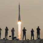 En esta foto de archivo de la NASA, la nave Soyuz MS-01 despega del Baikonur Cosmodrome en Baikonur (Kazajistán) el 7 de julio.