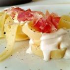 Con queso de untar, brie, nata y brandy. Una receta sencilla y f&aacute;cil pero tambi&eacute;n cal&oacute;rica. Se prepara siguiendo estos pasos.