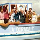 Antonio Mercero con los actores de 'Verano Azul' en el barco de Chanquete