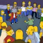 La vida moderna lo comparti&oacute; de manera ir&oacute;nica. En el frame de la serie elegido para resumir el acto de Vox, se ve a dos varones de la familia Simpson jugando a golpear sus cabezas cubiertas con ollas mientras el resto de hombres d...
