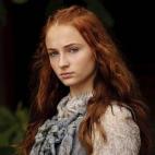 Parecía que la ayuda de Little Finger (Petyr Baelish) para salir de Desembarco del Rey era el fin de su desgraciada vida como mujer de Tyrion Lannister, pero lo cierto es que su llegada a Nido de Águilas se convierte en un nuevo suplicio. All...