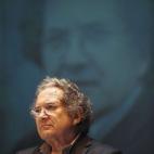 El escritor argentino Ricardo Piglia, autor de obras como Respiración artificial, Los diarios de Emilio Renzi y Plata Quemada, falleció el 6 de enero a los 75 años tras varios años luchando contra una Esclerosis Lateral Amiotrófica (ELA). C...