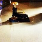 CREADORES: Juan Solozabal y Juan Olave FECHA: 1932 PAÍS: España QUÉ ES: Una grapadora CURIOSAMENTE... Solozabal y Olave se dedicaban a la fabricación de armas en Eibar, pero tras 10 años trabajando decidieron pasarse al material de escr...