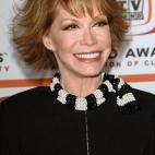 La actriz y cómica Mary Tyler Moore falleció el 25 de enero a los 80 años. Llevaba décadas luchando contra la diabetes, pero su muerte se debió a un paro cardiopulmonar después de haber contraído una neumonía, explicó la familia. La co...