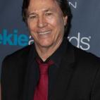 El actor estadounidense Richard Hatch, uno de los protagonistas de la serie televisiva Battlestar Galactica, murió el 8 de febrero a los 71 años en Los Ángeles (EEUU) debido a un cáncer de páncreas.
