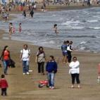 La Malvarrosa presenta un aspecto excelente desde Semana Santa. El buen tiempo atrae desde hace semanas a los visitantes y locales.