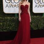 Con vestido rojo de Rodarte