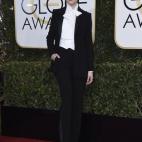 Con un traje a medida de Altuzarra