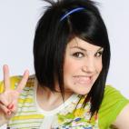 Con Gorka (el malote de la serie que acaba siendo bueno) y con un disco en el mercado.