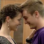 Al final ceden y se dan cuenta de que son tal para cual.