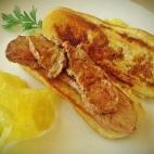 Tan solo se necesita un bistec de ternera, salsa Worcestershire y pan. Consulta los pasos en Cookpad.