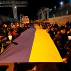 Bandera gigante de Ucrania en Milán.