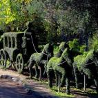 Dejamos para el final uno de esos planes que se pueden hacer en familia, especialmente para disfrutar con los más pequeños de la casa. Y es que este bosque, lleno de figuras fantásticas y personajes de cuento que el mismo Eduardo Manostijeras...