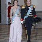 5c8aa755360000c81a6bce17