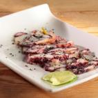 Con pulpo, zanahoria, apio, lima, laurel, pimienta negra y pimentón. Se prepara en 30 minutos. Consulta aquí la receta completa.