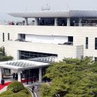 Las delegaciones de la cumbre entran en el edificio Peace House donde se celebran todas las reuniones.