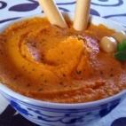 Tiene garbanzos cocidos, pimientos de piquillo asados, ajo comino, sal, perejil, limón y aceite. Bastan menos de 20 minutos para prepararlo. Consulta aquí la receta completa.