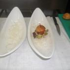 Lleva también panceta ibérica, cebollas y huevos. Esta es la receta completa.