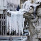 5c8ab4c3240000f404a38754