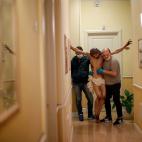 Via crucis de interior por culpa del coronavirus en Santa Mar&iacute;a Addolorata, en Taranto, Italia.